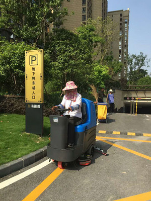 駕駛式洗地機(jī)哪個(gè)品牌好？保潔行業(yè)選購指南與主流品牌推薦